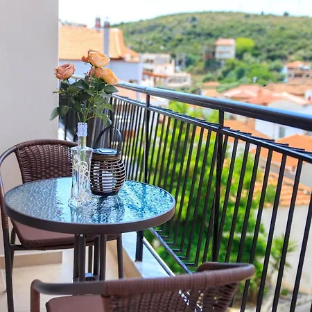 Theodore * Skála Marión