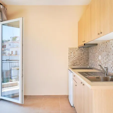 Theodore Apartment *